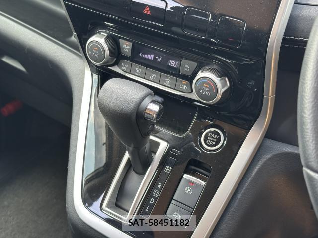 Nissan SERENA 2016-12 8551419-6