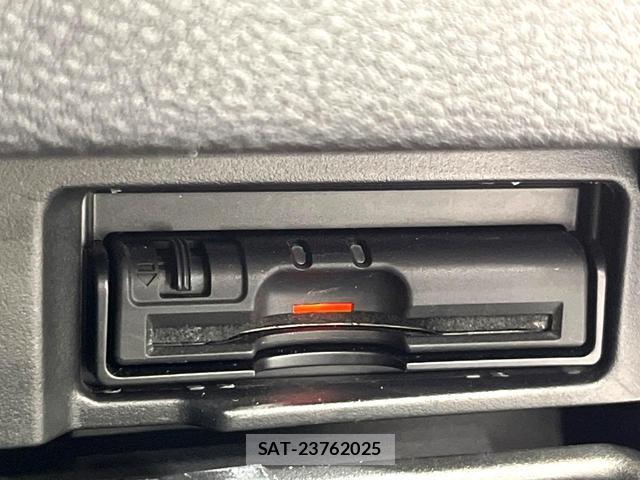 Nissan SERENA 2016-10 8551911-6