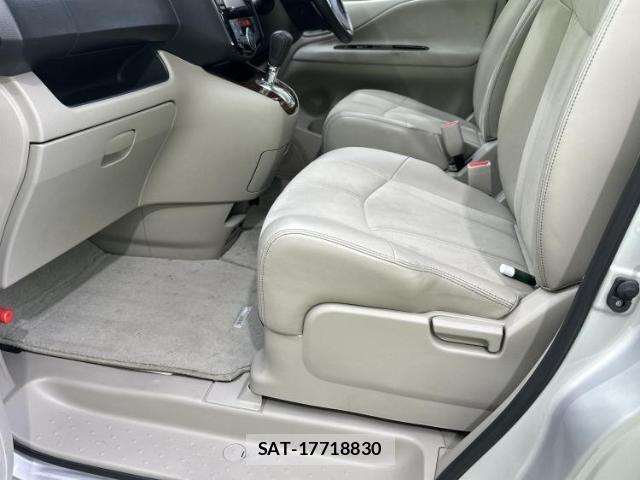 Nissan SERENA 2014-10 8552228-6