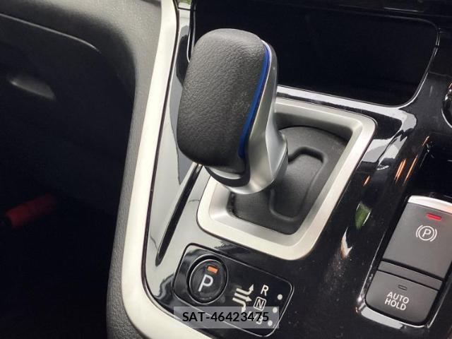 Nissan SERENA 2018-03 8552689-17