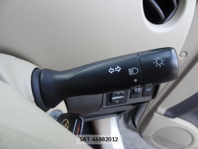 Toyota SIENTA 2013-05 8549725-13