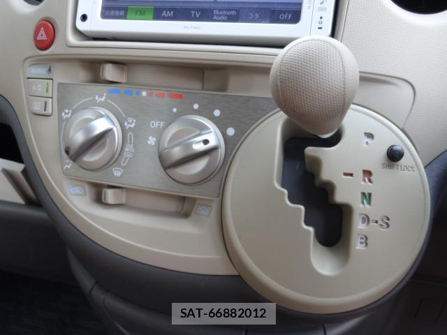 Toyota SIENTA 2013-05 8549725-14