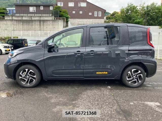 Toyota SIENTA 2024-10 8552477-1