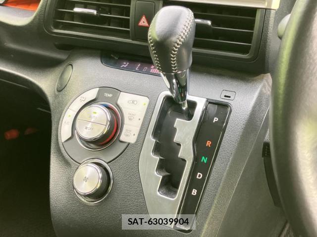 Toyota SIENTA 2021-10 8552597-16