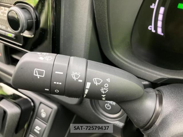 Toyota SIENTA 2025-11 8552644-16