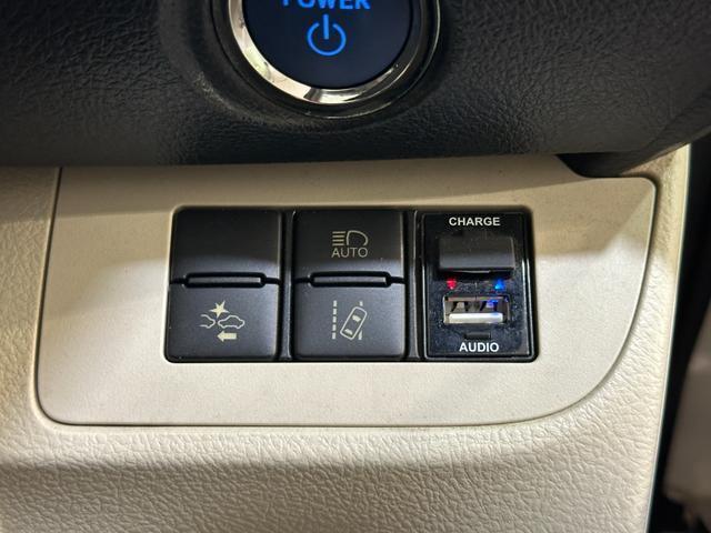 Toyota SIENTA 2015-11 8552792-11