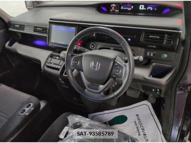 Honda e 2015-10 8548108-2