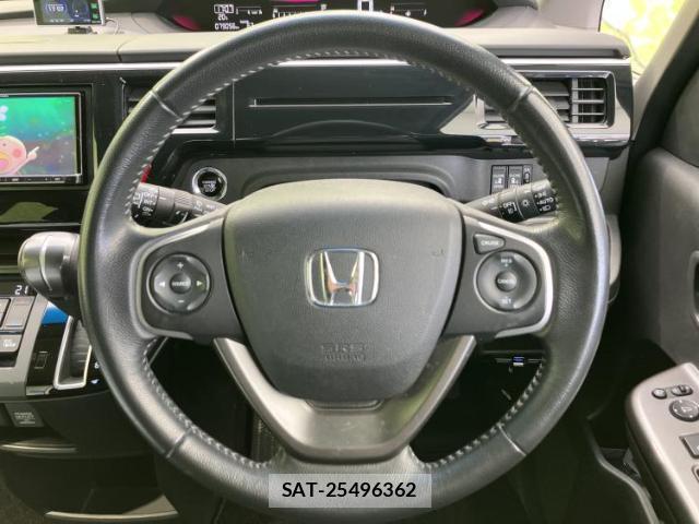 Honda e 2015-06 8552636-13