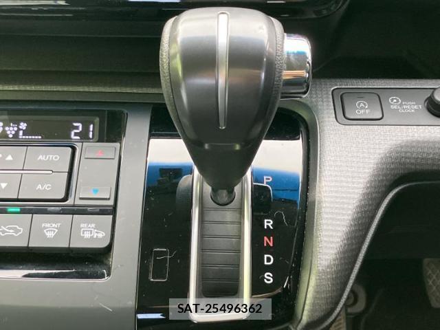 Honda e 2015-06 8552636-16