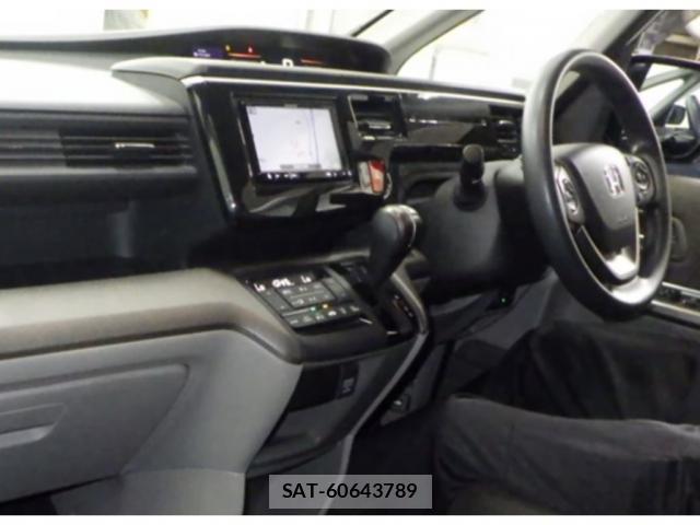 Honda e 2015-08 8548331-2