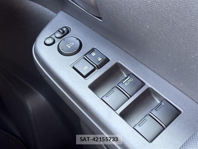 Honda e 2011-08 8548555-11