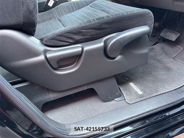 Honda e 2011-08 8548555-12