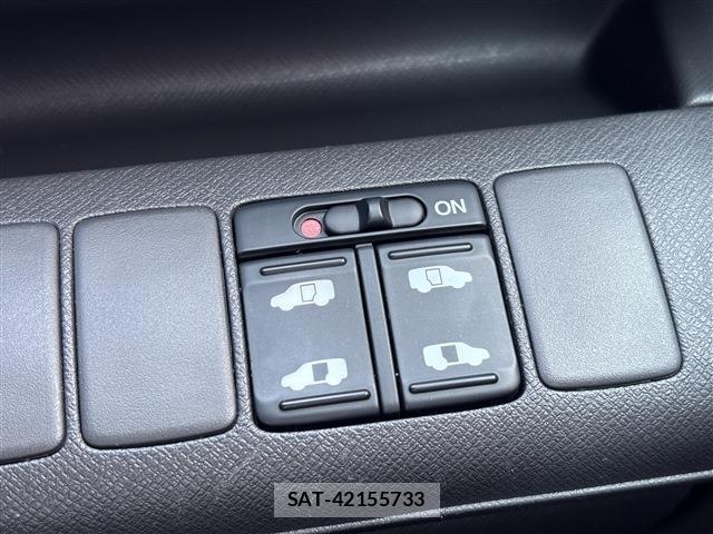 Honda e 2011-08 8548555-5