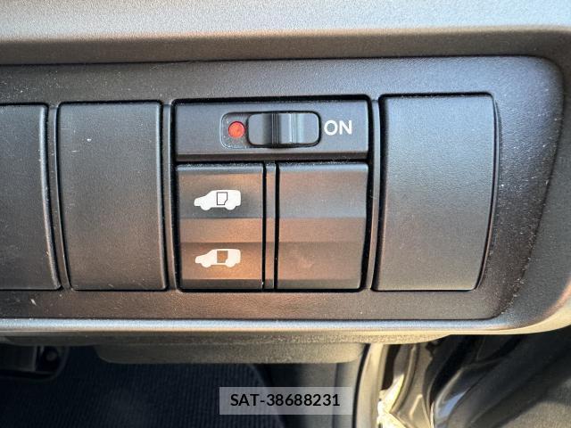 Honda e 2009-03 8548705-16