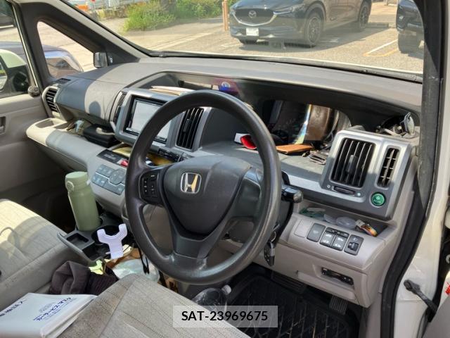 Honda e 2010-01 8551155-14