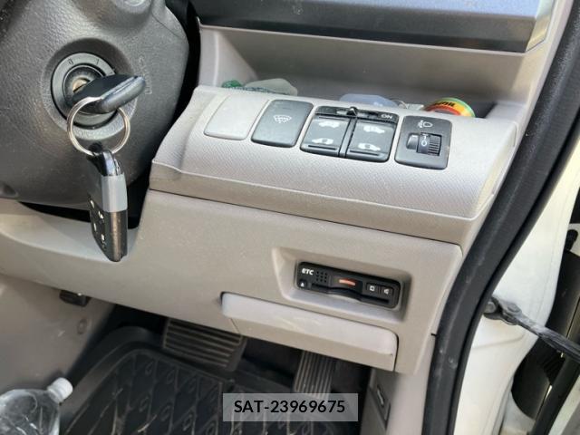 Honda e 2010-01 8551155-17