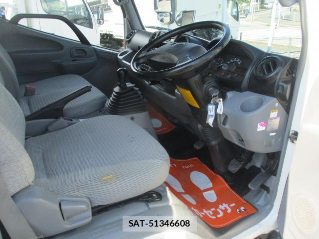 Toyota TOYOACE 2015-03 8545547-17