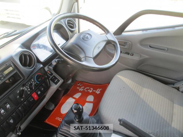 Toyota TOYOACE 2015-03 8545547-19