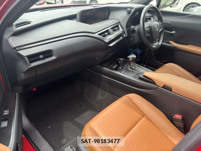 Lexus UX 2019-01 8546592-3