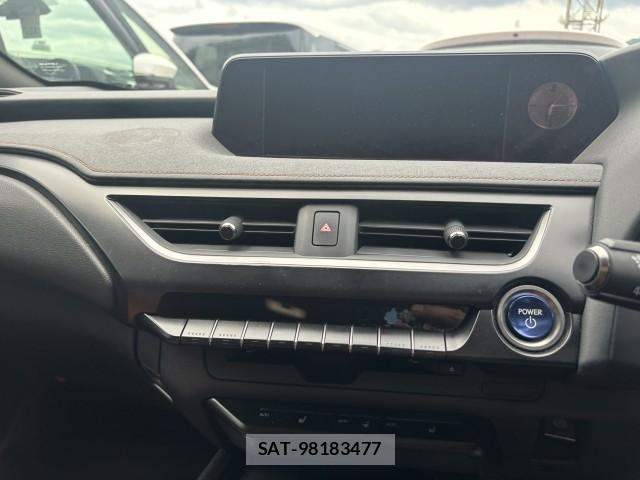 Lexus UX 2019-01 8546592-8