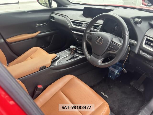 Lexus UX 2019-01 8546592-9