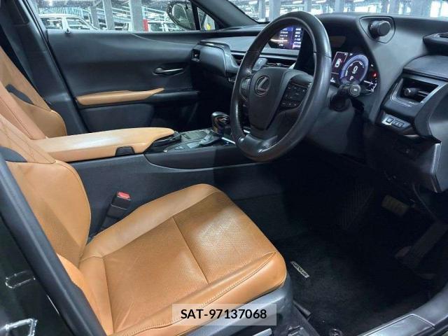 Lexus UX 2019-10 8547910-3