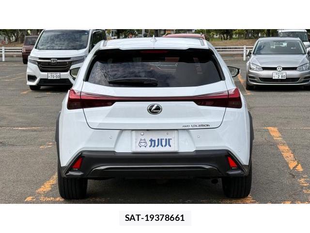 Lexus UX 2023 8548896-3