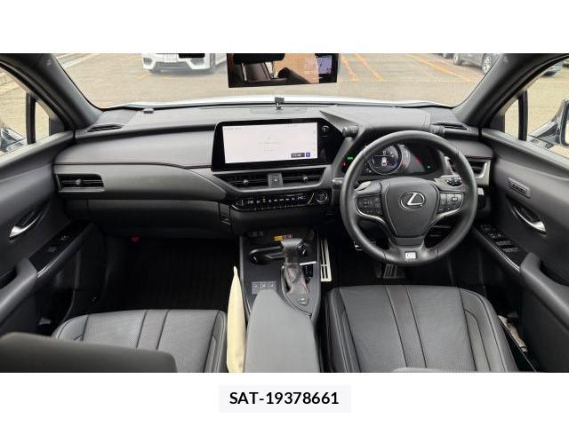Lexus UX 2023 8548896-4