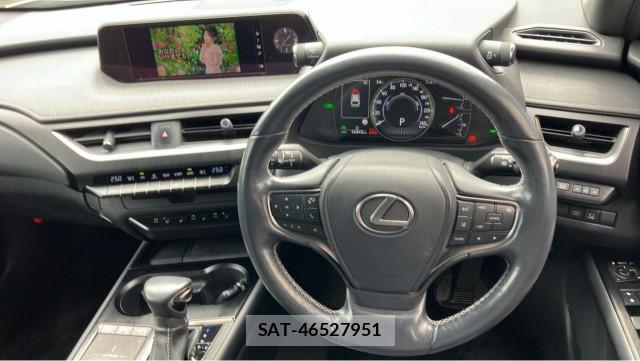 Lexus UX 2019-06 8550214-16