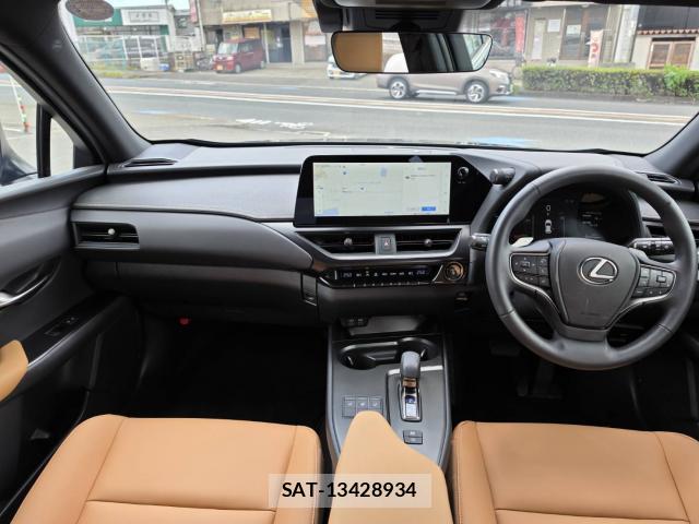 Lexus UX 2024-05 8550516-2