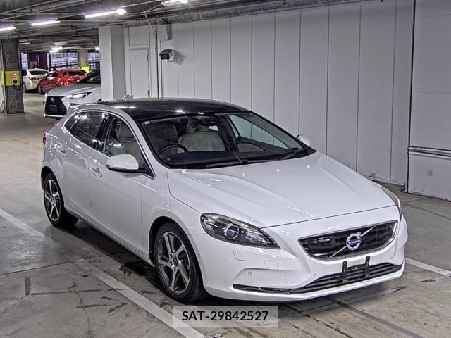Volvo V40 2016-02 8545876-0
