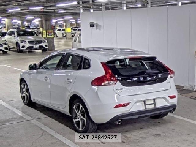 Volvo V40 2016-02 8545876-1