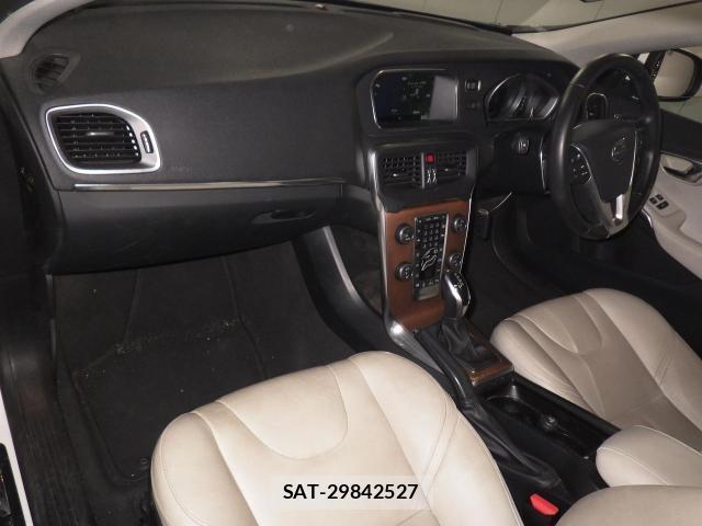 Volvo V40 2016-02 8545876-2