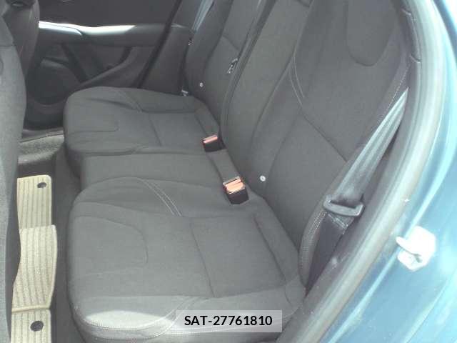 Volvo V40 2014-01 8546685-16