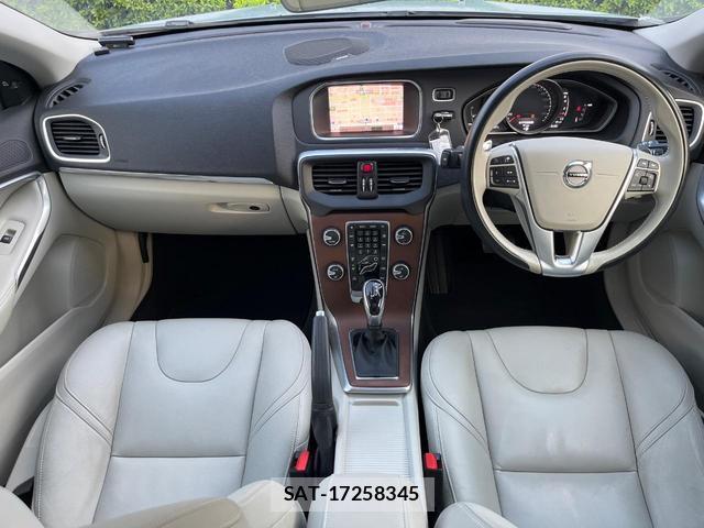 Volvo V40 2019-08 8547015-1