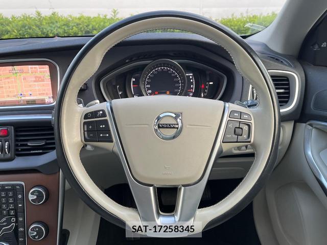 Volvo V40 2019-08 8547015-11