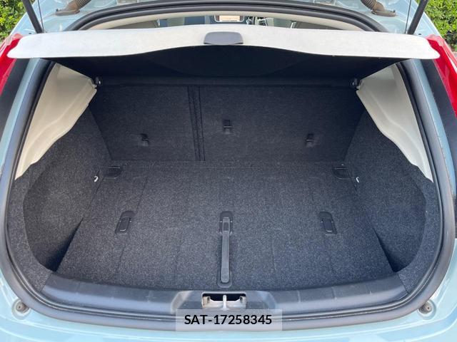 Volvo V40 2019-08 8547015-14