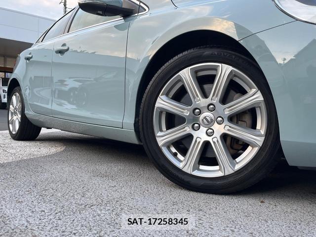 Volvo V40 2019-08 8547015-15