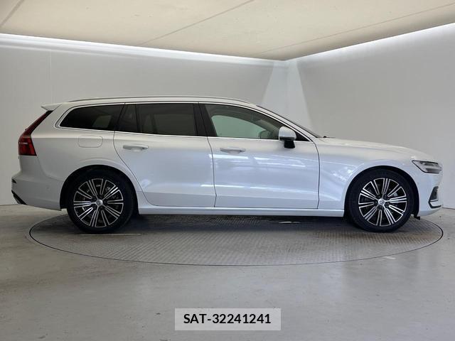 Volvo V60 2021-05 8545577-18