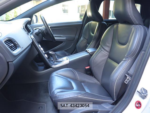 Volvo V60 2016-07 8545642-14