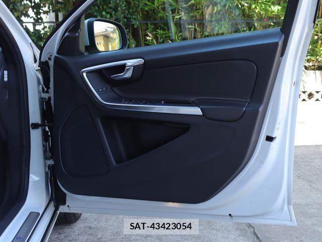 Volvo V60 2016-07 8545642-16