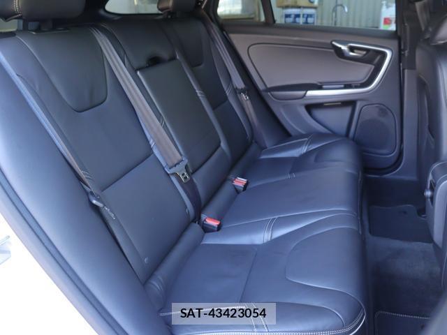 Volvo V60 2016-07 8545642-18