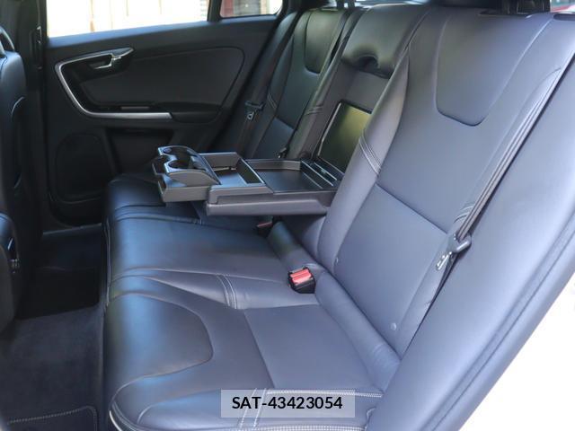 Volvo V60 2016-07 8545642-19