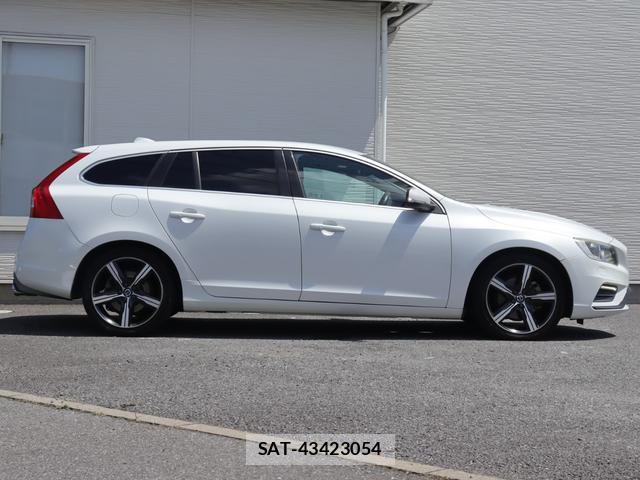 Volvo V60 2016-07 8545642-6