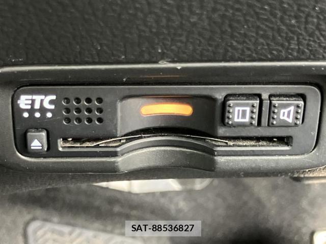 Honda VEZEL 2018-02 8552494-17