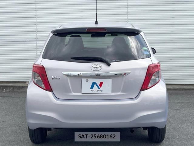 Toyota VITZ 2013-10 8549437-15