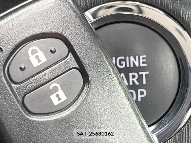 Toyota VITZ 2013-10 8549437-4