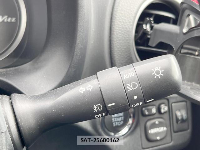 Toyota VITZ 2013-10 8549437-5