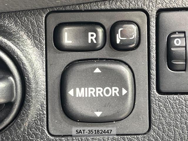 Toyota VITZ 2015-11 8549960-4