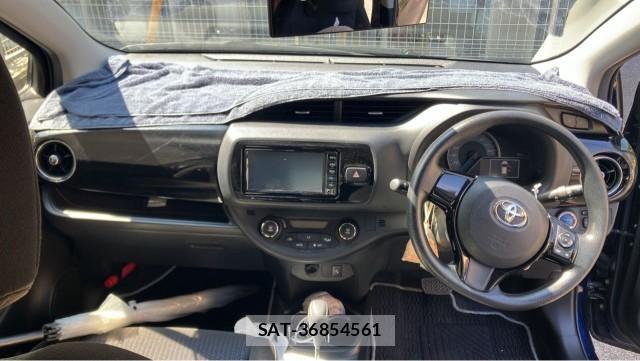 Toyota VITZ 2017-12 8550317-2